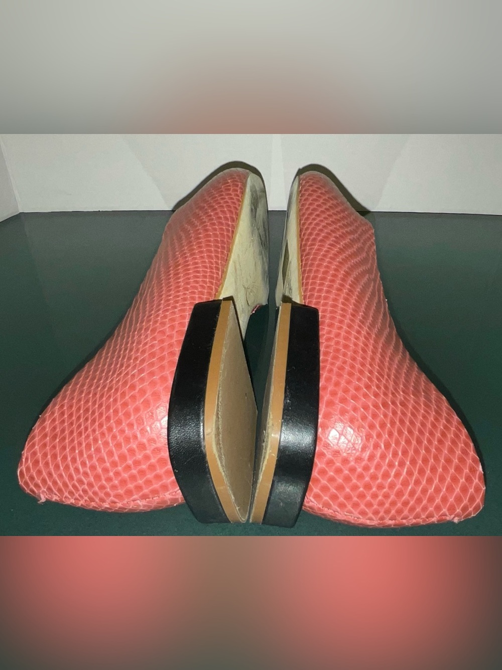 SAKS 5TH AVE CORAL PINK SNAKESKIN FLATS ARCHITECTURAL HEEL SIZE 9 - Picture 9 of 10